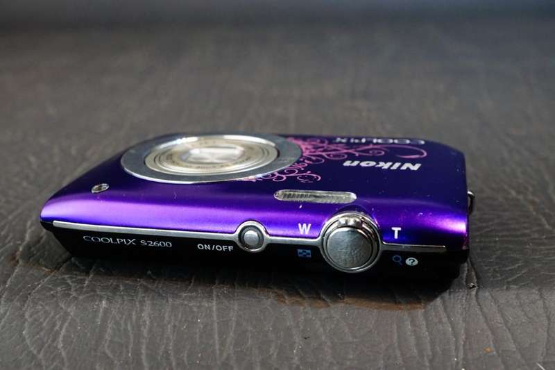 Nikon Coolpix S2600 14.0MP Purple Compact Digital Camera with 5x Optical Zoom  **Great Condition**