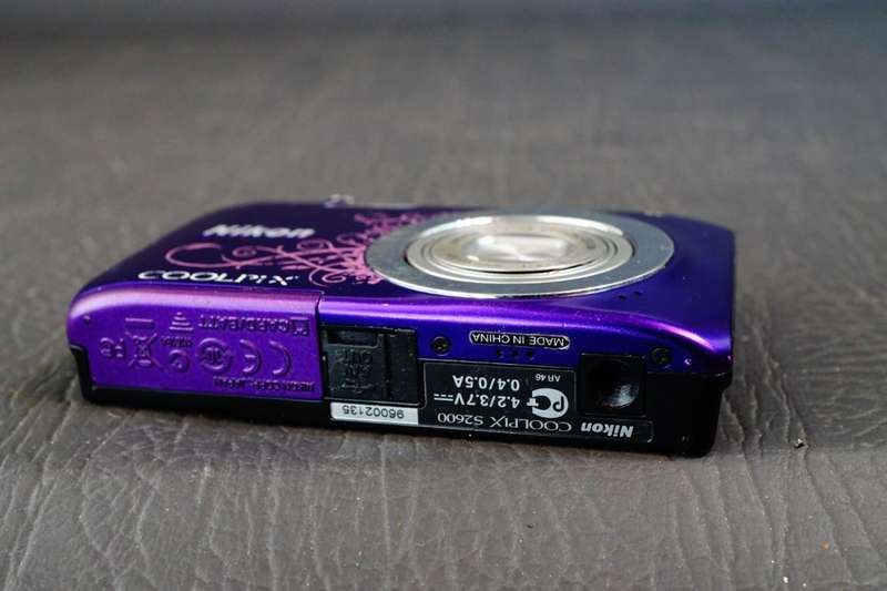 Nikon Coolpix S2600 14.0MP Purple Compact Digital Camera with 5x Optical Zoom  **Great Condition**