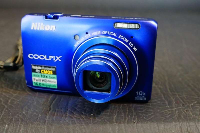 Nikon Coolpix S6300 16.0MP Blue Compact Digital Camera with 10x Optical Zoom  **Good Condition**