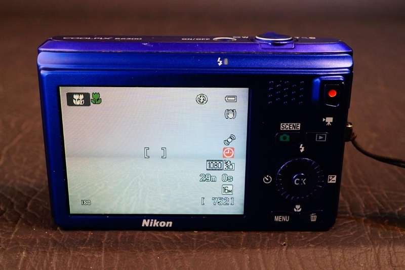 Nikon Coolpix S6300 16.0MP Blue Compact Digital Camera with 10x Optical Zoom  **Good Condition**