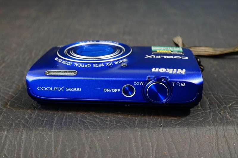 Nikon Coolpix S6300 16.0MP Blue Compact Digital Camera with 10x Optical Zoom  **Good Condition**