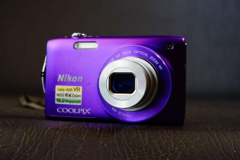 Nikon COOLPIX S3300 16.0 MP Purple Compact Digital Camera with 6x Optical Zoom  **Great Condition**