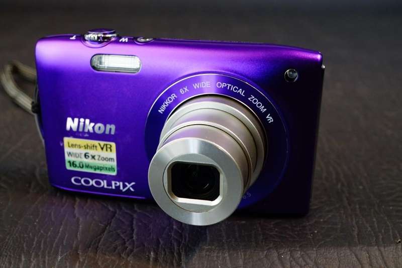 Nikon COOLPIX S3300 16.0 MP Purple Compact Digital Camera with 6x Optical Zoom  **Great Condition**