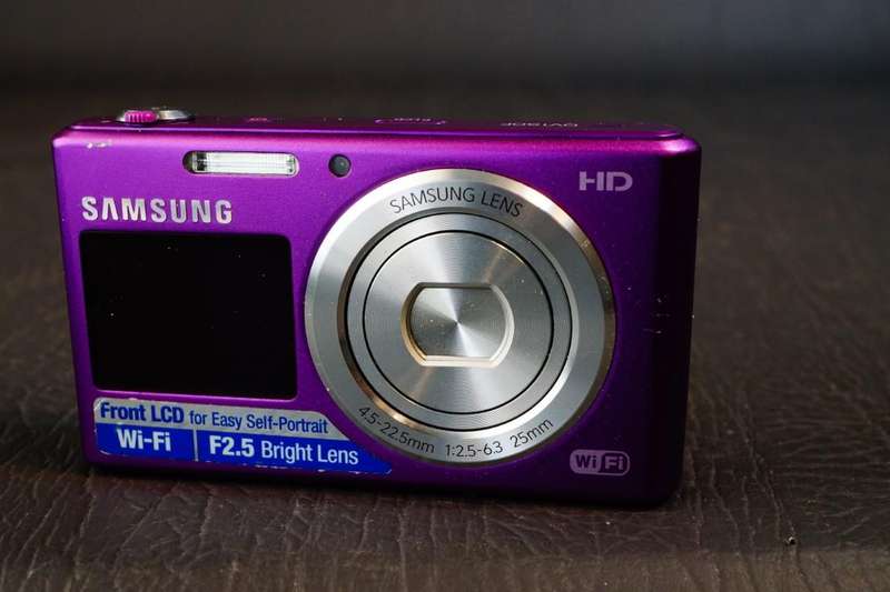 Samsung DV150F Digital Camera 16.2MP 5x Optical Zoom Dual LCD Screen  **Good Condition**