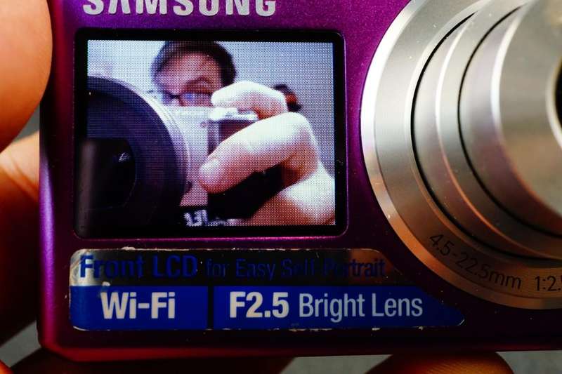 Samsung DV150F Digital Camera 16.2MP 5x Optical Zoom Dual LCD Screen  **Good Condition**