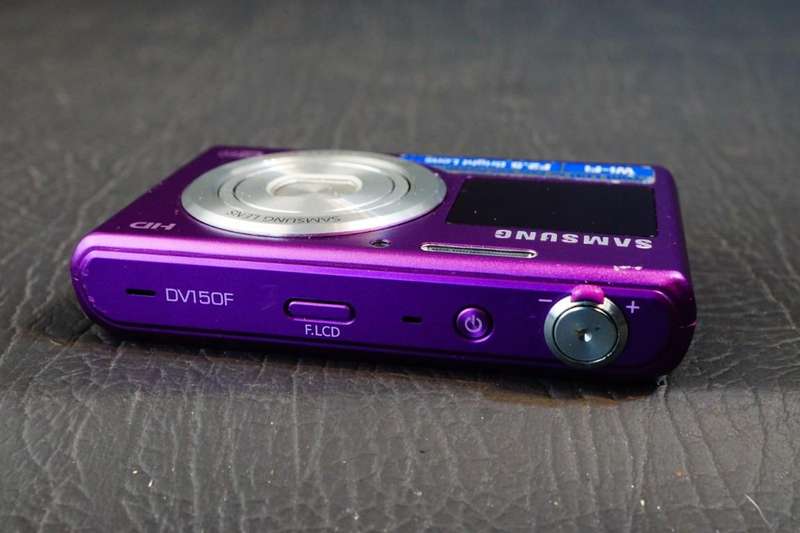 Samsung DV150F Digital Camera 16.2MP 5x Optical Zoom Dual LCD Screen  **Good Condition**