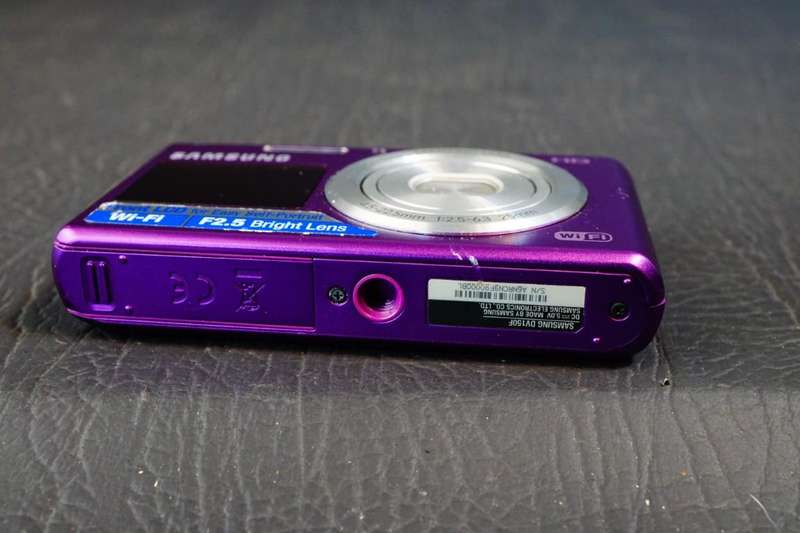 Samsung DV150F Digital Camera 16.2MP 5x Optical Zoom Dual LCD Screen  **Good Condition**