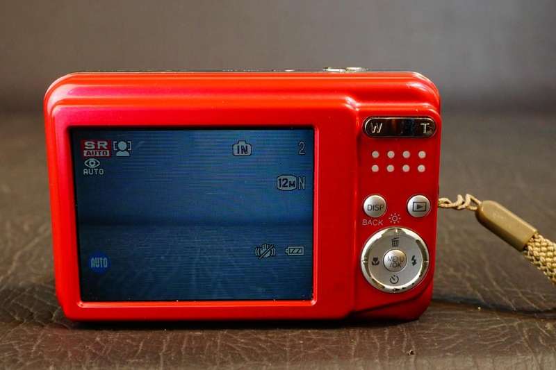 Fujifilm Finepix Av130 3X Optical 12MP Compact Digital Camera uses AA Batteries **Good Condition**