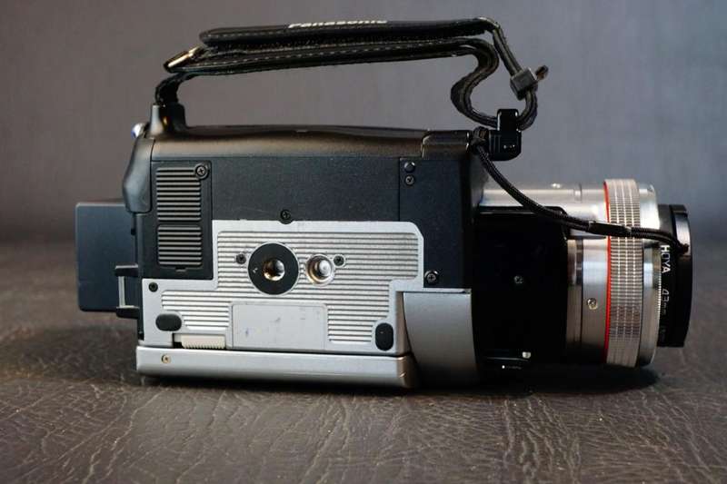 Panasonic NV-GS400 4.0MP 3CCD True Color Mini DV Hybrid Camcorder with 12x Zoom **Great Condition**