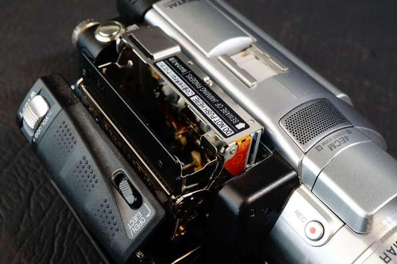 Panasonic NV-GS400 4.0MP 3CCD True Color Mini DV Hybrid Camcorder with 12x Zoom **Great Condition**