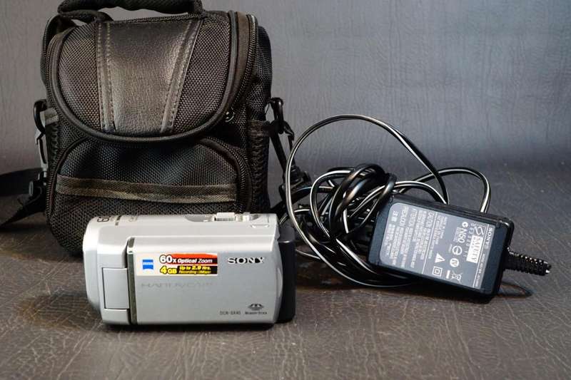 Sony Handycam DCR-SX40 Camcorder Digital Video Camera Recorder **Great Condition**