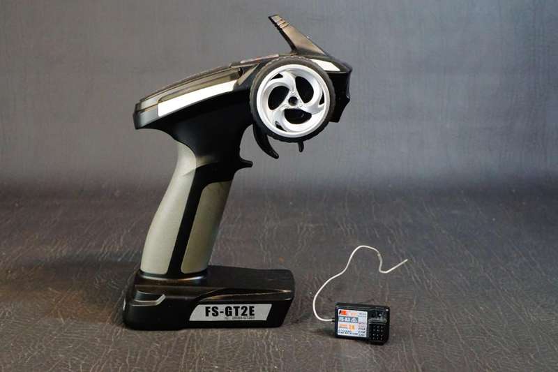 FlySky FS-GT2E 2.4Ghz 2CH RC Radio Transmitter with Receiver **Great Condition**