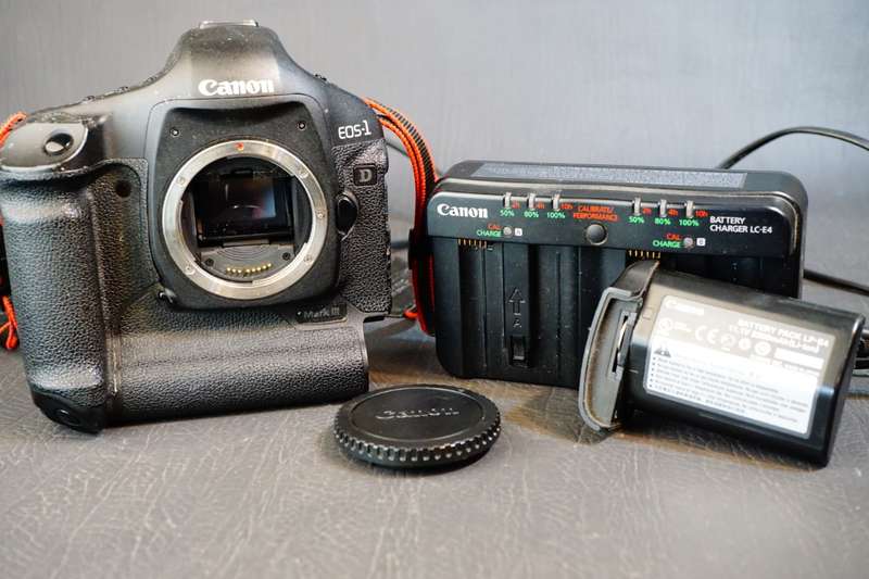 Canon EOS 1D Mark III 10.1MP Digital SLR Camera Body Full Frame Sensor **Great Condition**