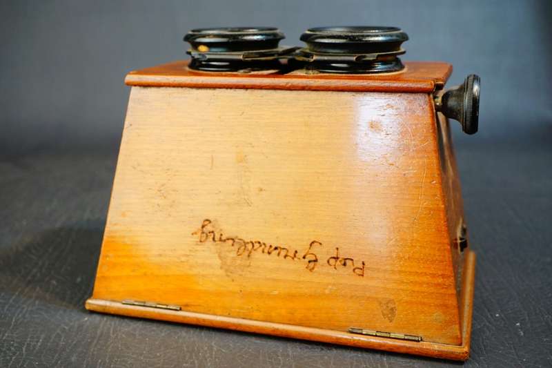 Unis France Stereoscope Viewer from the late 1800s **Good Condition**