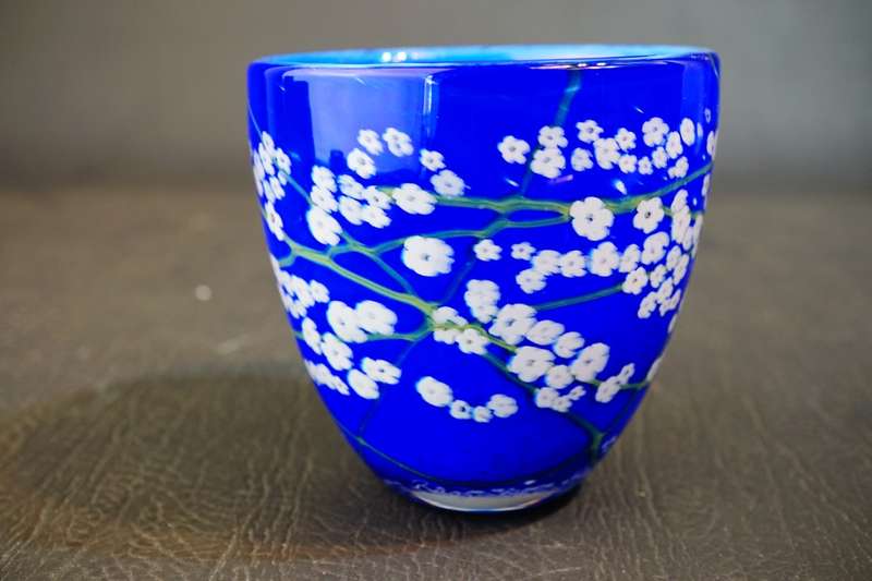 Peter Raos Monet Spring Art Glass Vase - 1997 New Zealand **Excellent Condition**