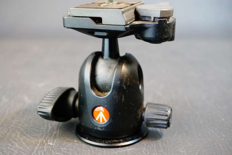 Manfrotto 496RC2 Tripod Ball Head with Camera Mounting Plate **Great Condition**