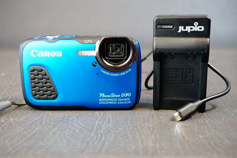 Canon PowerShot D30 Waterproof 12.1MP Digital Camera **Great Condition**