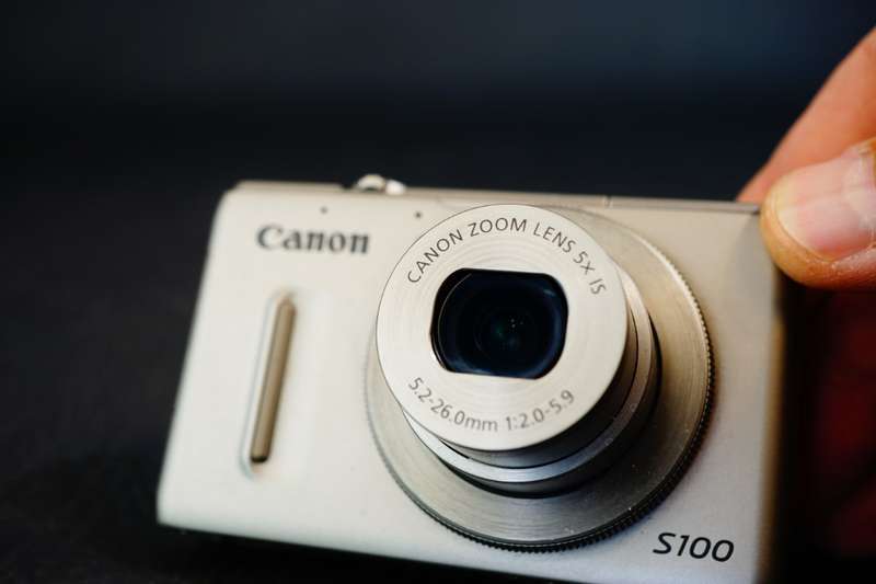 Canon PowerShot S100 12.1MP Digital Camera **Lens Control Error E02 Spares or Repair**