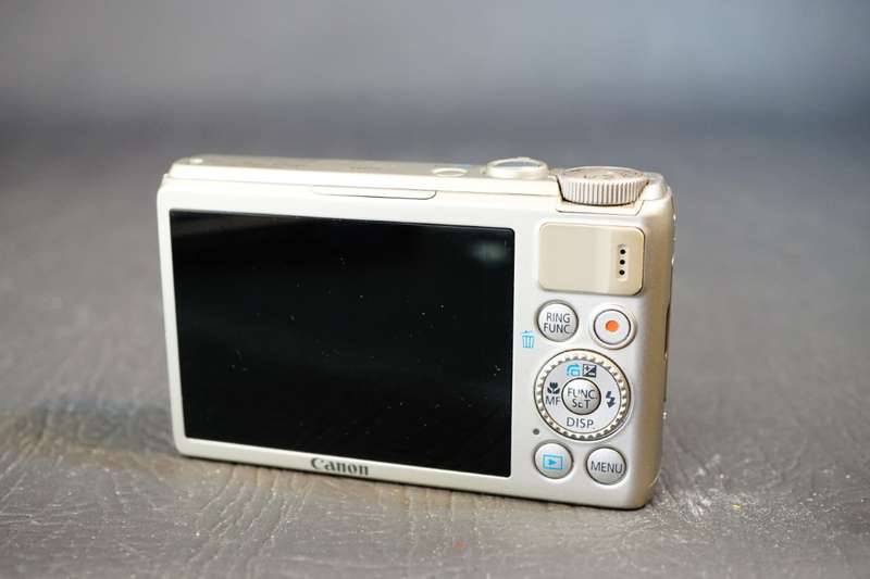 Canon PowerShot S100 12.1MP Digital Camera **Lens Control Error E02 Spares or Repair**