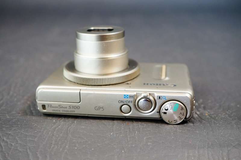Canon PowerShot S100 12.1MP Digital Camera **Lens Control Error E02 Spares or Repair**