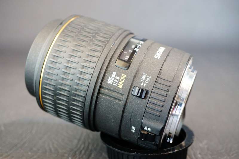 **1:1 Macro Lens** Sigma 105mm F2.8 EX Lens in Canon EF Mount  **Excellent Condition**