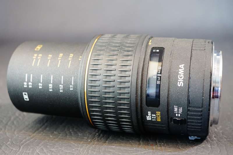 **1:1 Macro Lens** Sigma 105mm F2.8 EX Lens in Canon EF Mount  **Excellent Condition**