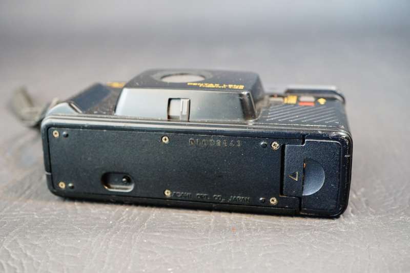 Pentax Pino 35E with 38mm F3.6 Lens 35mm Film Point & Shoot Camera **Good Condition**