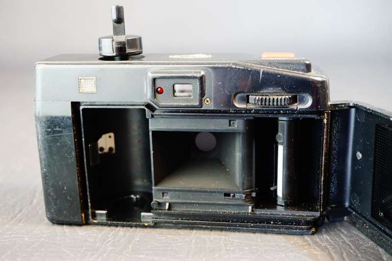 Pentax Pino 35E with 38mm F3.6 Lens 35mm Film Point & Shoot Camera **Good Condition**