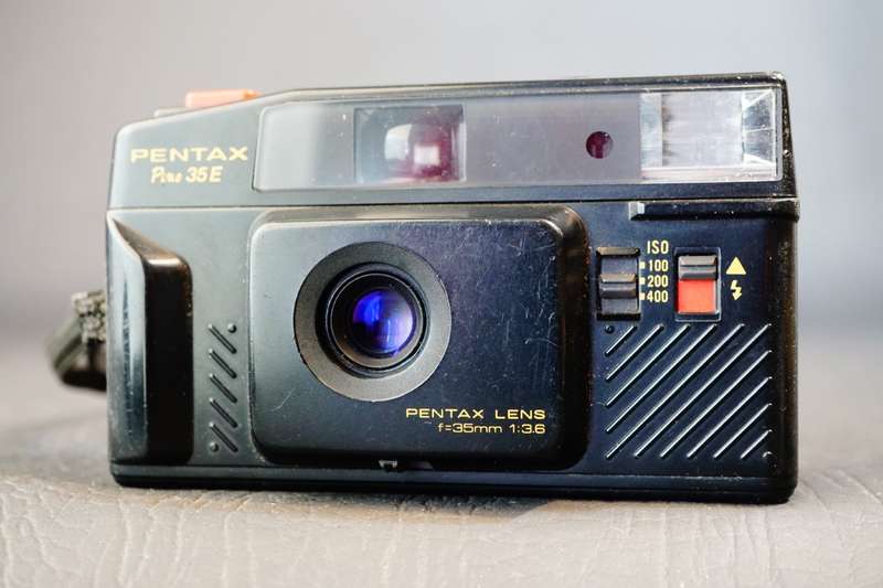 Pentax Pino 35E with 38mm F3.6 Lens 35mm Film Point & Shoot Camera **Good Condition**
