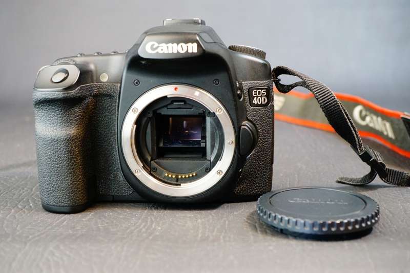 Canon EOS 40D Digital SLR Camera Body  **NON FUNCTIONAL SPARES OR REPAIR**