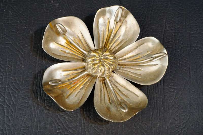 Vintage Silver Metal Lotus Lily Flower Sculpture with Removable Petal Ashtrays **Great Condition**
