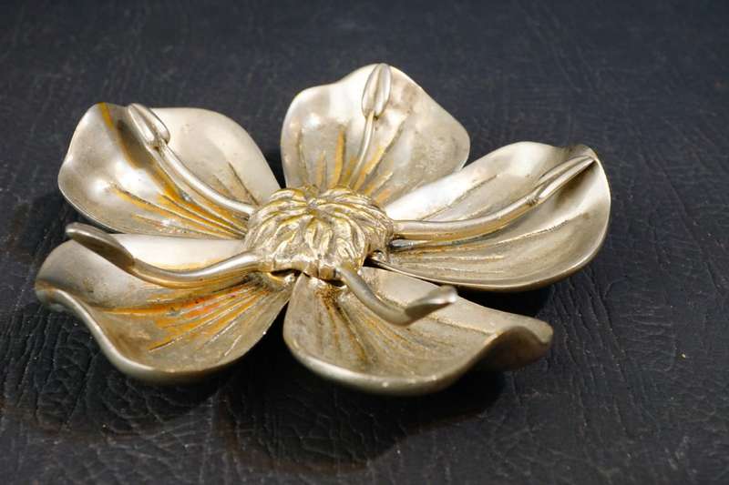 Vintage Silver Metal Lotus Lily Flower Sculpture with Removable Petal Ashtrays **Great Condition**