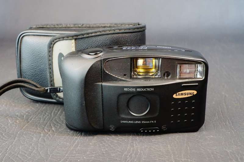 Samsung FF-222 35mm Point & Shoot Film Camera **Excellent Condition**