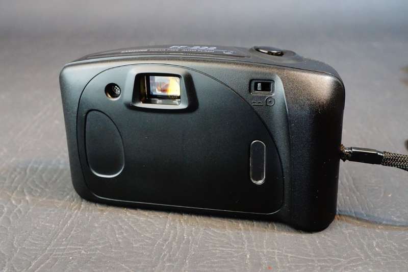 Samsung FF-222 35mm Point & Shoot Film Camera **Excellent Condition**