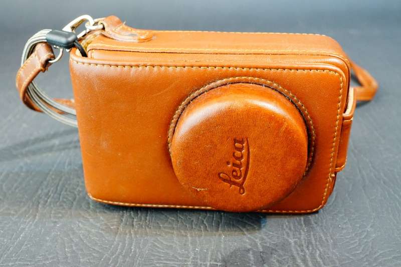 Leica D-LUX 3 10.0 MP Black Digital Compact Camera with Leica Leather Case  **Great Condition**