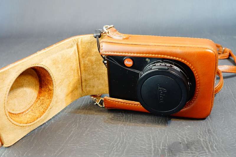 Leica D-LUX 3 10.0 MP Black Digital Compact Camera with Leica Leather Case  **Great Condition**