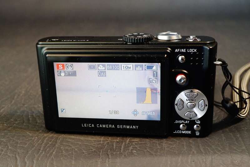 Leica D-LUX 3 10.0 MP Black Digital Compact Camera with Leica Leather Case  **Great Condition**