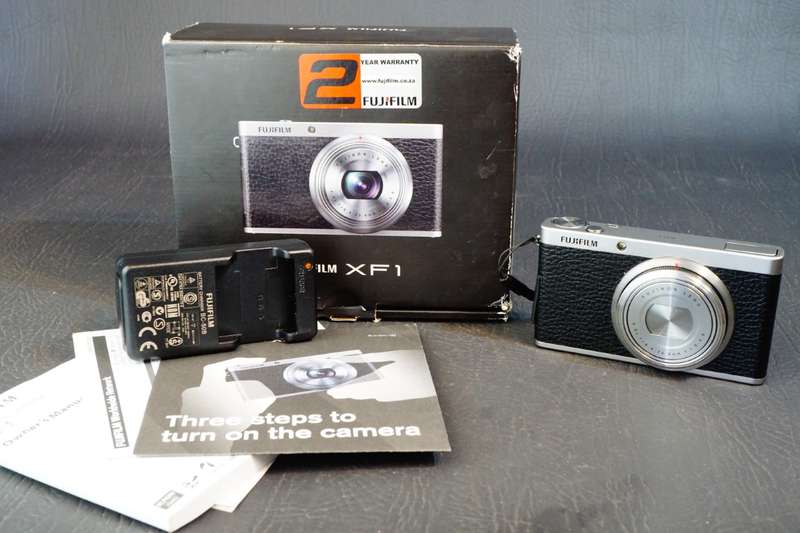 Fuji Fujifilm XF1 12.0MP Compact Digital Camera **Lens Control Error Spares or Repair**