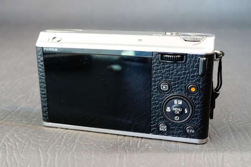 Fuji Fujifilm XF1 12.0MP Compact Digital Camera **Lens Control Error Spares or Repair**