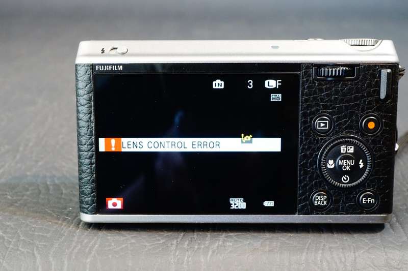 Fuji Fujifilm XF1 12.0MP Compact Digital Camera **Lens Control Error Spares or Repair**