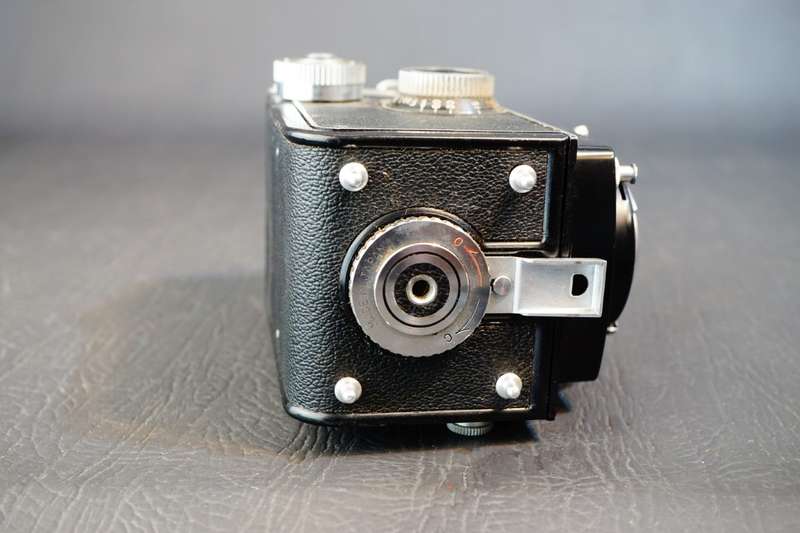 Yashica-A 6x6 TLR with Yashikor 80mm F3.5 Lens 120 Roll Film Camera **Great Condition**