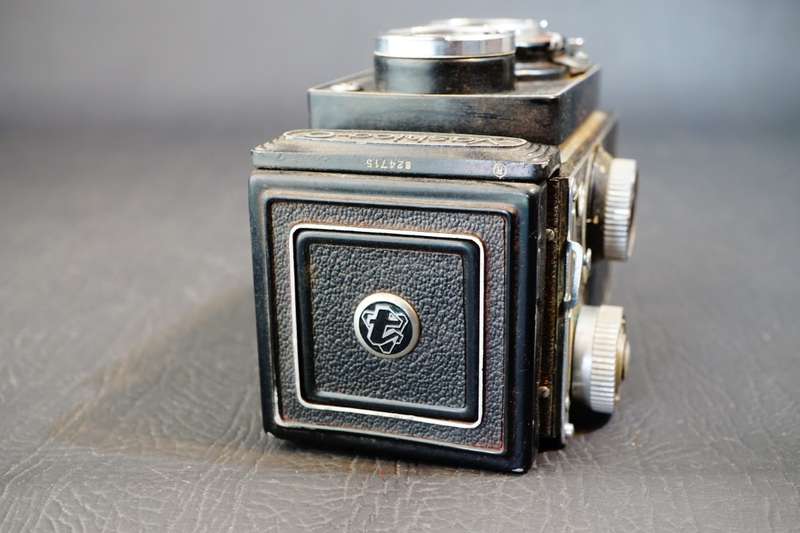 Yashica-A 6x6 TLR with Yashikor 80mm F3.5 Lens 120 Roll Film Camera **Great Condition**