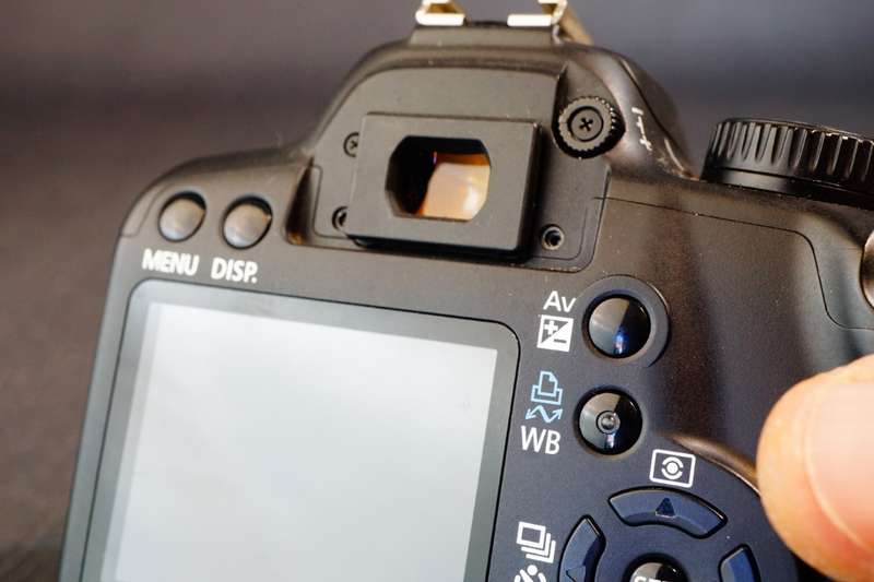 2 x Canon EOS 1000D Digital SLR Camera Bodies  **NON FUNCTIONAL SPARES OR REPAIR**