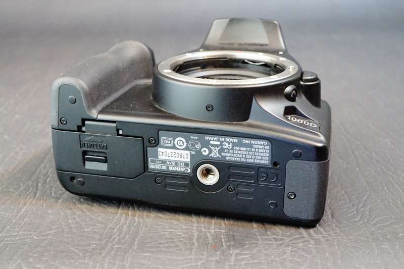 Canon EOS 1000D Digital SLR Camera Body  **NON FUNCTIONAL SPARES OR REPAIR**