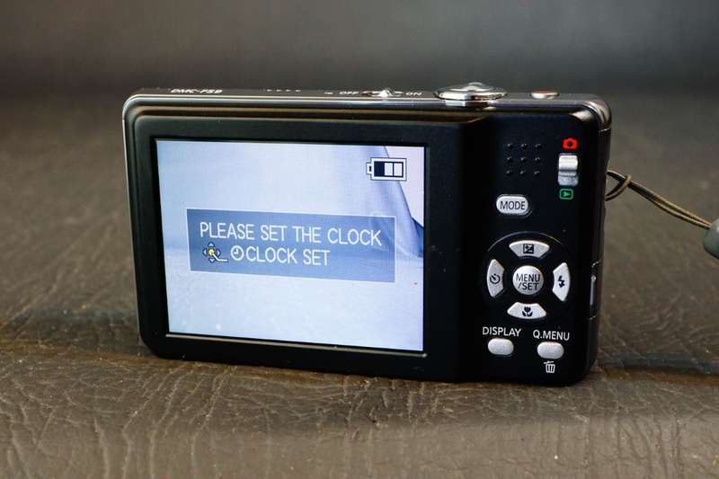 Panasonic LUMIX DMC-FS9 12.1MP Digital Camera  **Great Condition**