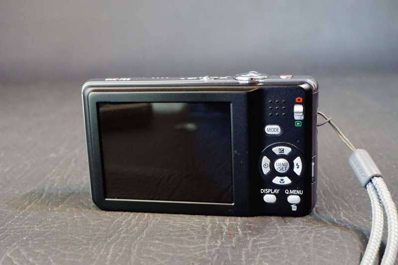 Panasonic LUMIX DMC-FS9 12.1MP Digital Camera  **Great Condition**