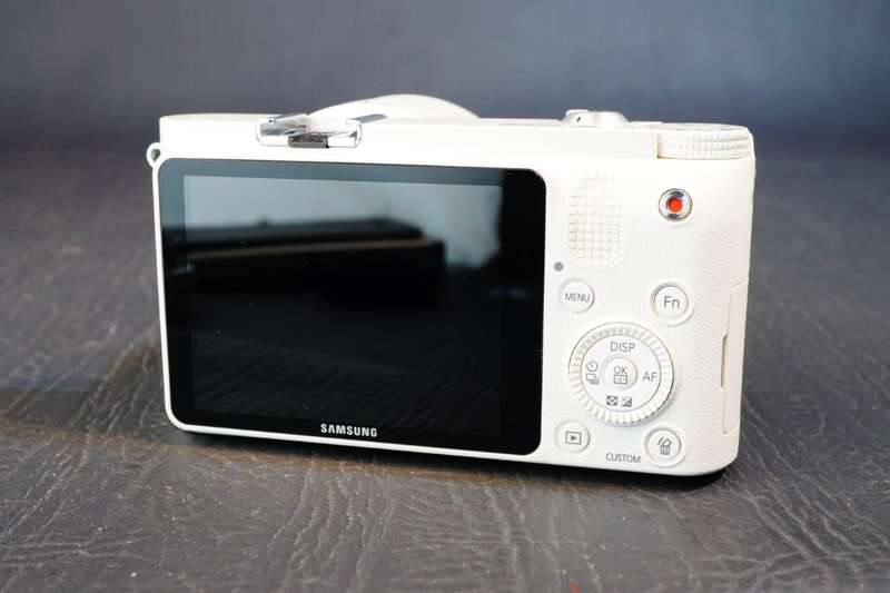 Samsung NX NX1000 20.3MP Mirrorless Digital Camera with 20-50mm Lens **Great Condition**