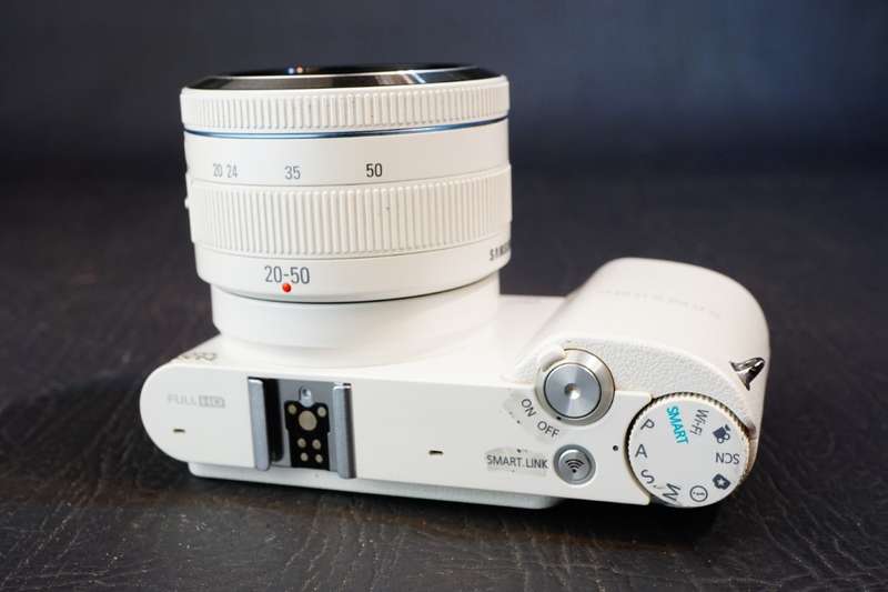 Samsung NX NX1000 20.3MP Mirrorless Digital Camera with 20-50mm Lens **Great Condition**