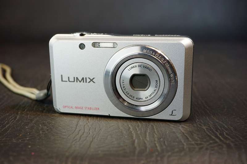 Panasonic LUMIX DMC-FH4/DMC-FS28 14.1MP Digital Camera **Great Condition**