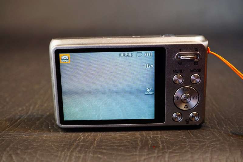Samsung DualView DV100 16.1MP 5x Zoom Digital Camera   **Great Condition**